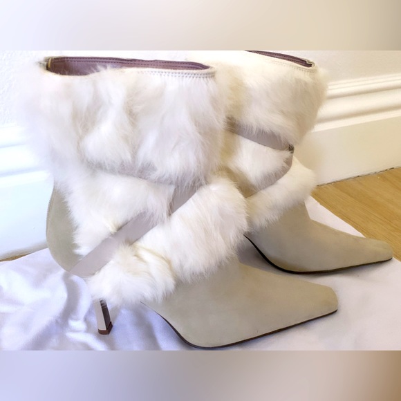 NWOT-Rabbit Fur White Booties - Picture 1 of 7